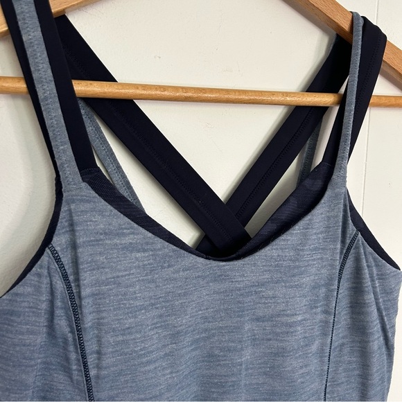 Lululemon Run For Gold Tank
Heathered Blue Denim / Deep Navy Size 8 - Picture 7 of 9